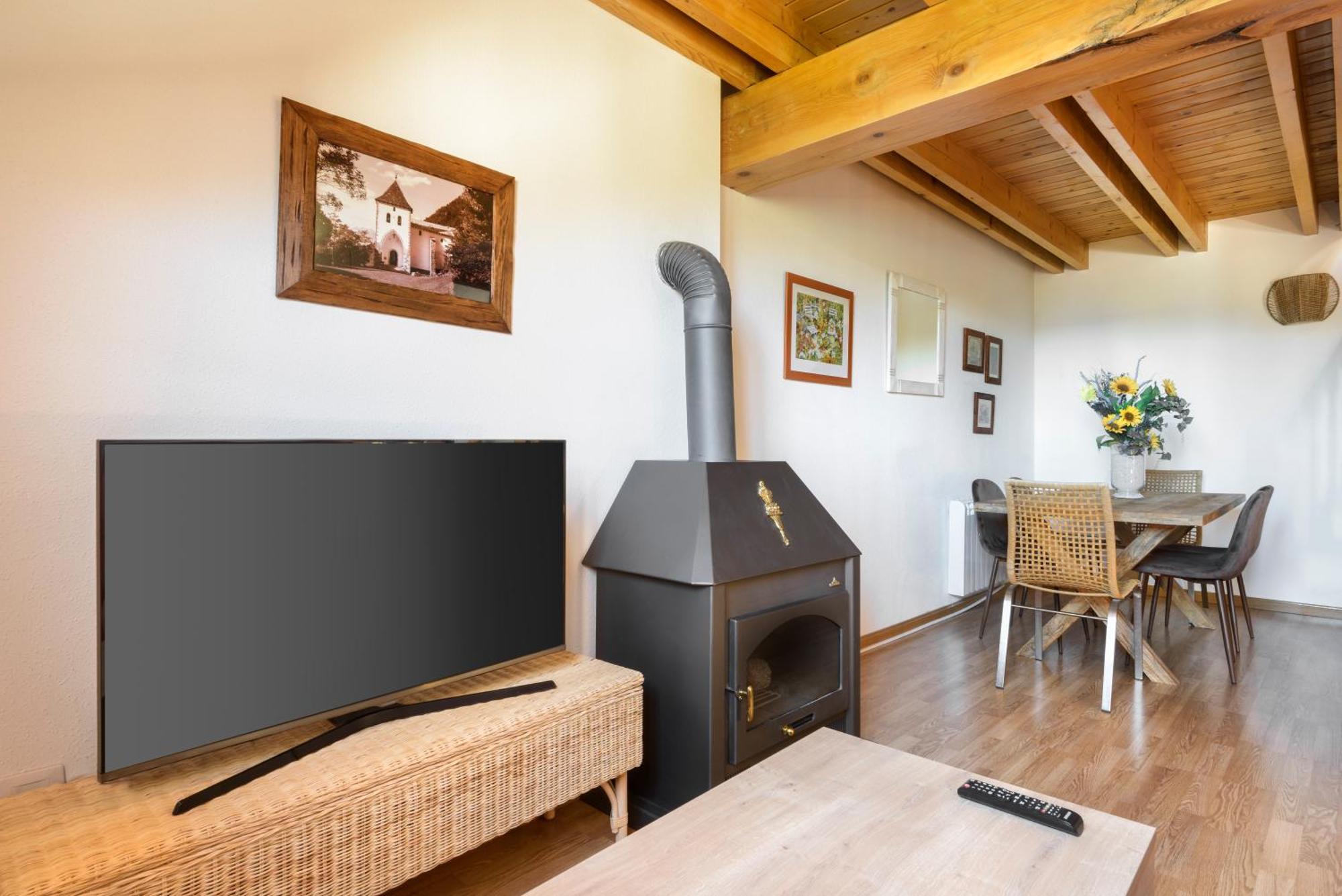 Atico Abuhardillado I Aire Acondicionado L Centrico L Garaje L Trastero I Wifi Appartement Biescas  Buitenkant foto